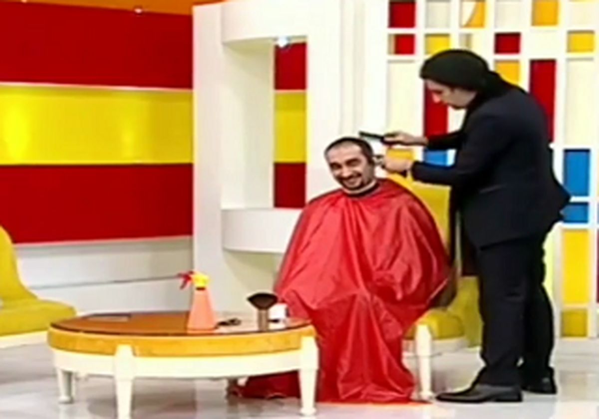 اصلاح موی مجری معروف در برنامه زنده +عکس